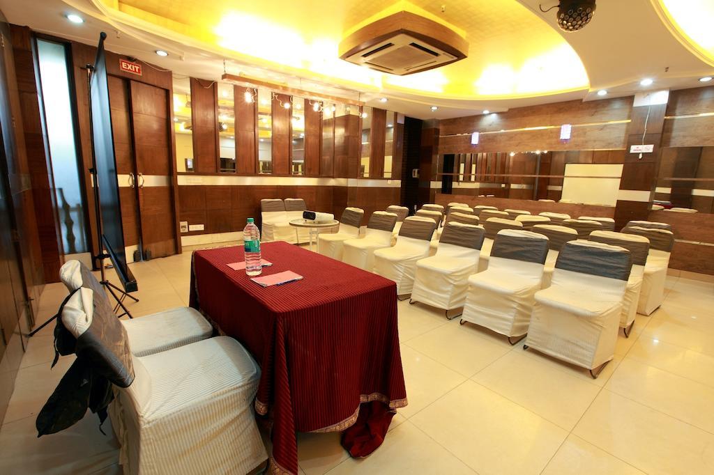 Hotel Royal Castle Grand New Delhi Exterior photo