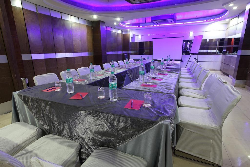Hotel Royal Castle Grand New Delhi Exterior photo